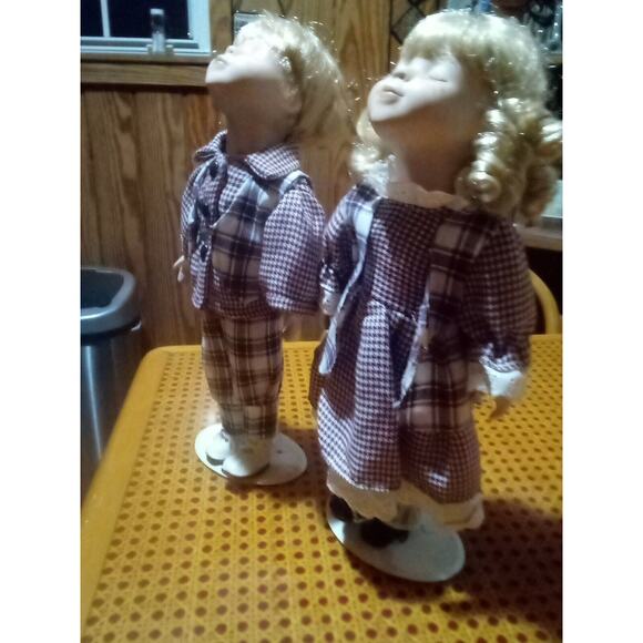 Vtg Cathay Collection Porcelain Boy & Girl Dolls Kissing W/ Stands Maroon Plaid - Picture 5 of 14